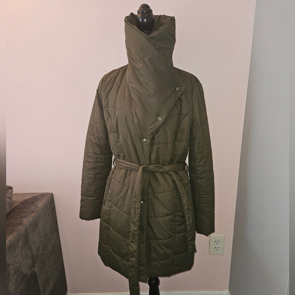 Versatile Army Green Belted Puffer Coat - Size Large - Picture 3 of 9